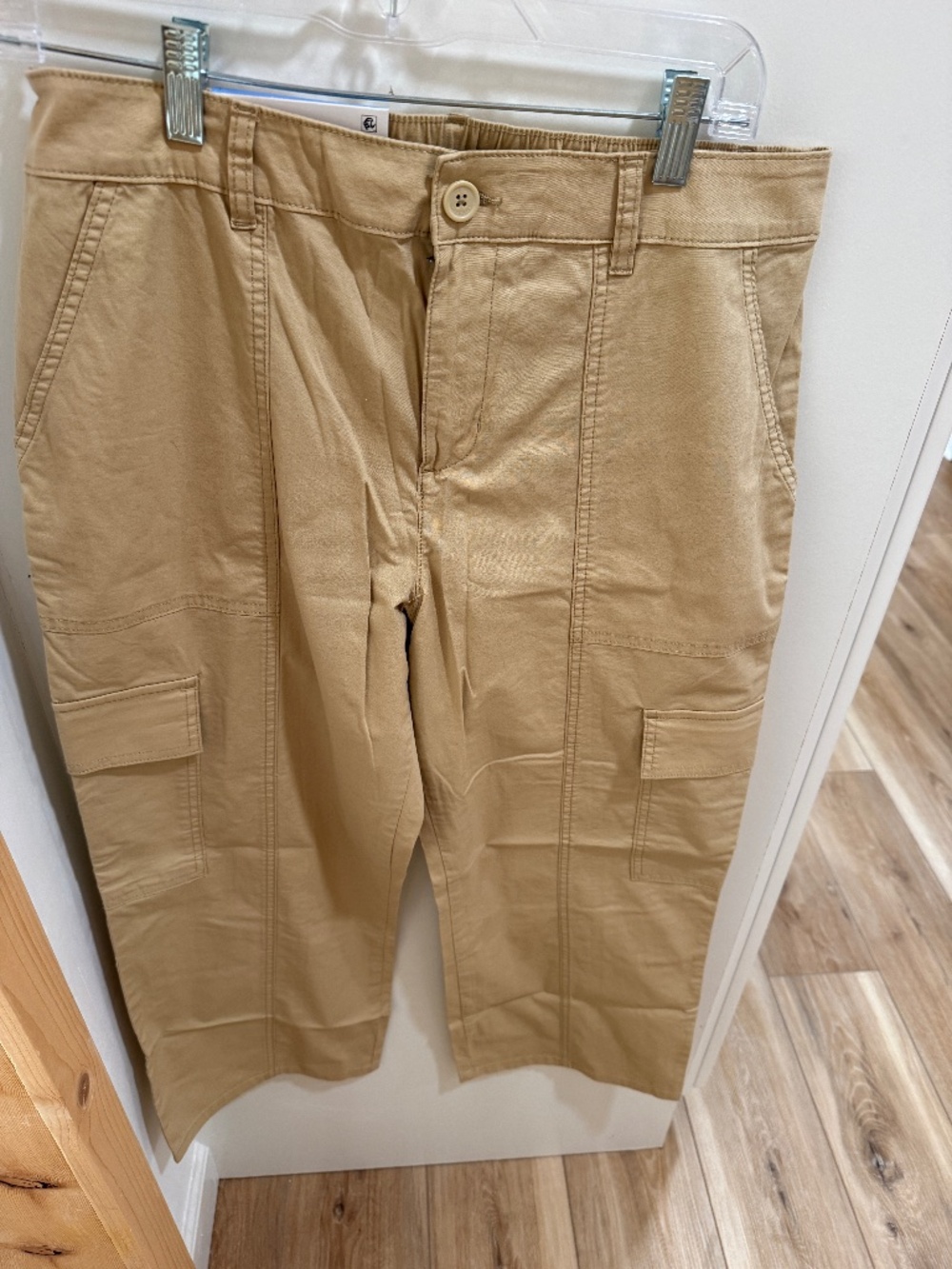 Womens Social Standard by Sanctuary portside Cargo crop size large Tan NWT